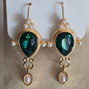 Green Faux Emerald And Pearl Dangle Vintage Style Earrings